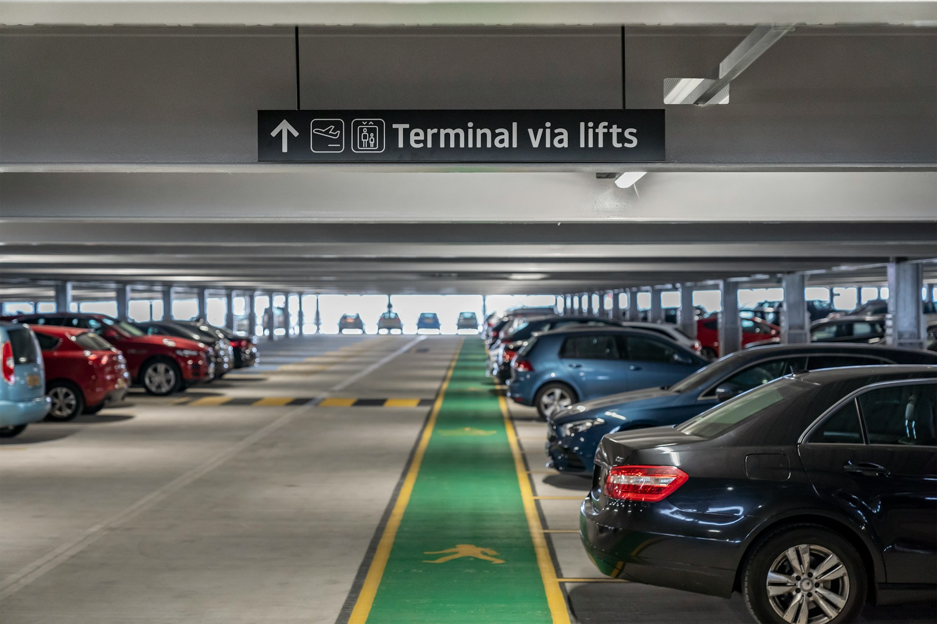 Stationnement à l’aéroport comment économiser tout en voyageant sereinement